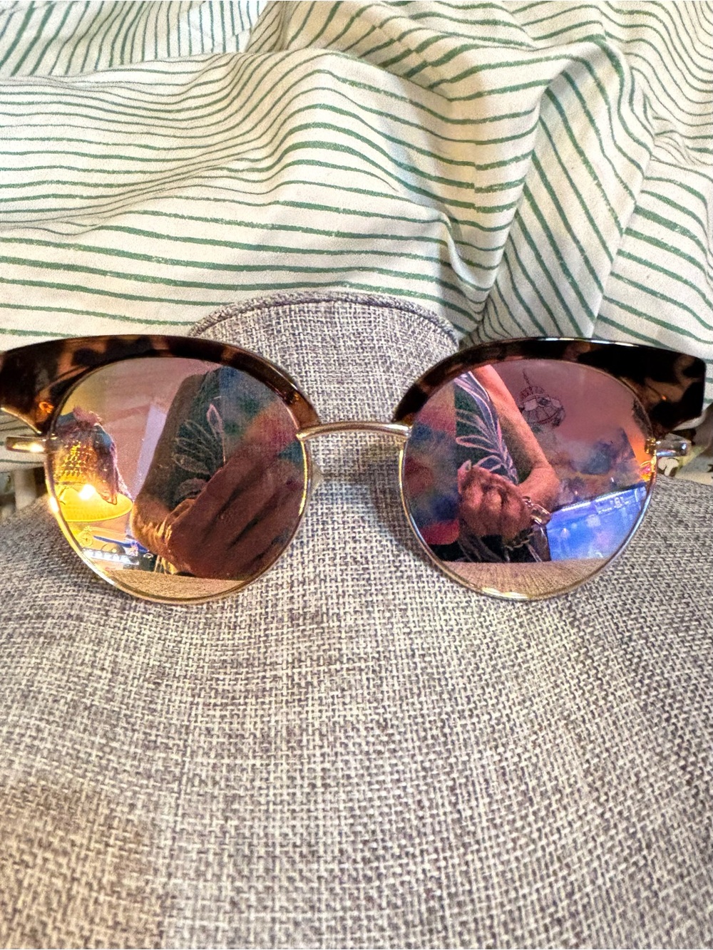 Round Tortoiseshell Frame Sunglasses with Pink Mirrored Lenses
